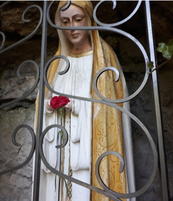 Madonna in der Lourdes-Grotte Ehrenkirchen